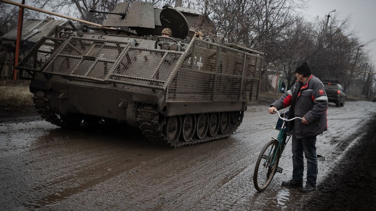 Ukrajinské jednotky se stáhly z Avdijivky, aby nebyly obklíčeny, uvedl Syrskyj